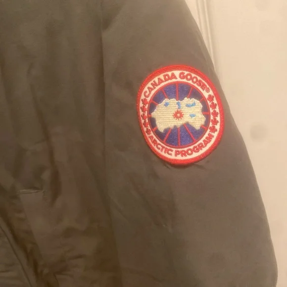 Canada Goose Victoria parka (Grey) Womens size Medium - Picture 2 of 14